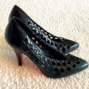 Nina Leather High Heel in black size 6womens.
